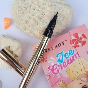 خط چشم مشکی